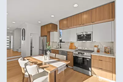 12834 Ashworth Avenue N, Seattle, WA 98133 - Photo 11