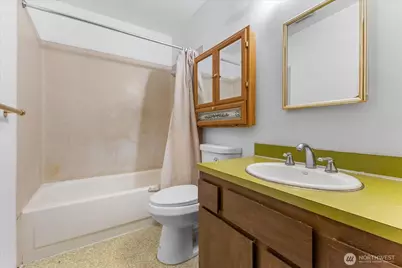 9256 Interlake Avenue N, Seattle, WA 98103 - Photo 11