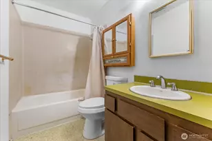 9256 Interlake Ave N, Seattle, WA 98103 - Photo 11