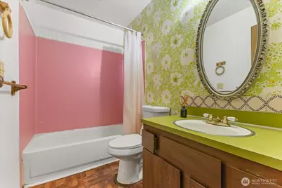 9256 Interlake Avenue N, Seattle, WA 98103 - Photo 23