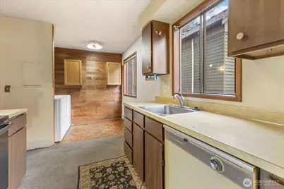 9256 Interlake Avenue N, Seattle, WA 98103 - Photo 29