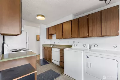 9256 Interlake Avenue N, Seattle, WA 98103 - Photo 5