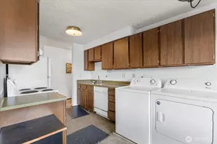 9256 Interlake Ave N, Seattle, WA 98103 - Photo 5