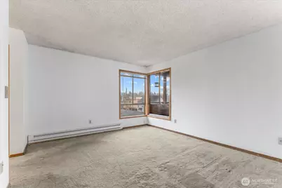 9256 Interlake Avenue N, Seattle, WA 98103 - Photo 13