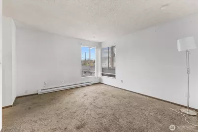 9256 Interlake Avenue N, Seattle, WA 98103 - Photo 17