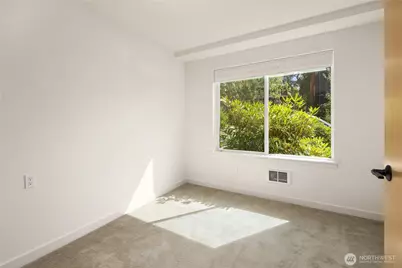 7439 Latona Avenue NE, Seattle, WA 98115 - Photo 19