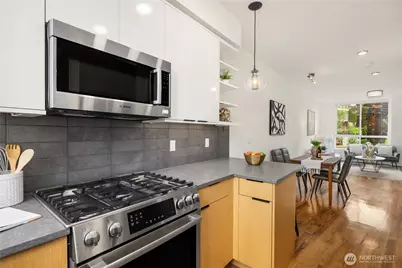 7439 Latona Avenue NE, Seattle, WA 98115 - Photo 9