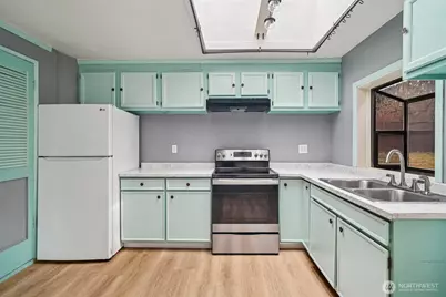 17205 Spruce Way, Lynnwood, WA 98037 - Photo 13