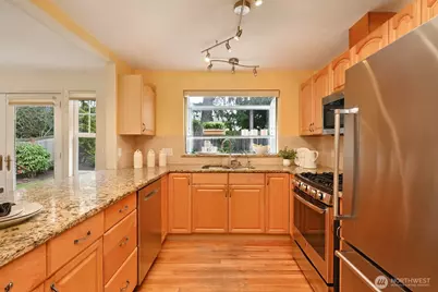 8222 38th Avenue NE, Seattle, WA 98115 - Photo 11