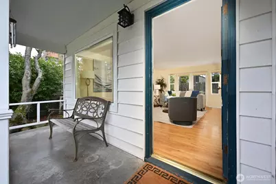 8222 38th Avenue NE, Seattle, WA 98115 - Photo 5