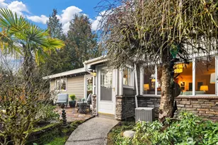 16042 Lake Hills Blvd, Bellevue, WA 98008 - Photo 1