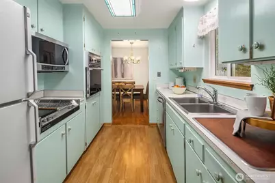 19222 38th Place NE, Lake Forest Park, WA 98155 - Photo 15