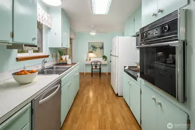 19222 38th Place NE, Lake Forest Park, WA 98155 - Photo 13