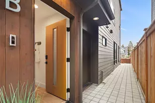 2113 6th Ave W, Seattle, WA 98119 - Photo 27