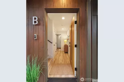 2113 6th Ave W #B, Seattle, WA 98119 - Photo 3