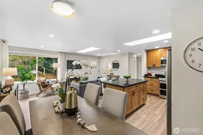 10731 Dayton Avenue N, Seattle, WA 98133 - Photo 7