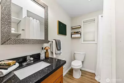 10731 Dayton Avenue N, Seattle, WA 98133 - Photo 17