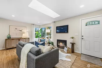 10731 Dayton Avenue N, Seattle, WA 98133 - Photo 5