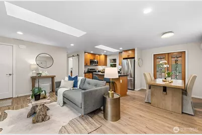 10731 Dayton Avenue N, Seattle, WA 98133 - Photo 13