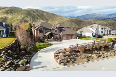 1918 Broadview, Wenatchee, WA 98801 - Photo 1