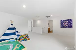 24823 SE 19th St, Sammamish, WA 98075 - Photo 15