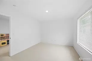 24823 SE 19th St, Sammamish, WA 98075 - Photo 27