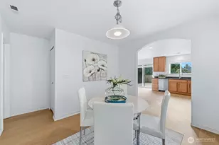 24823 SE 19th St, Sammamish, WA 98075 - Photo 11