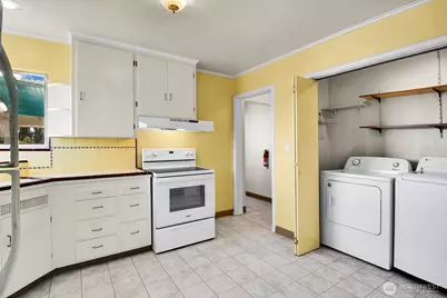 10742 Lakeside Avenue NE, Seattle, WA 98125 - Photo 11