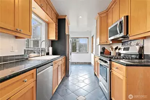 1125 N 77th St, Seattle, WA 98103 - Photo 9