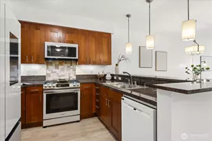 51 Pine St, Edmonds, WA 98020 - Photo 9