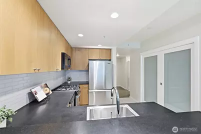 76 Cedar Street #807, Seattle, WA 98121 - Photo 9