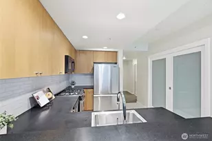 76 Cedar St, Seattle, WA 98121 - Photo 9