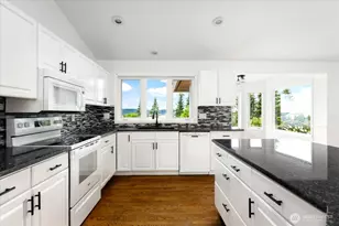 366 Samanthia Ln, Camano Island, WA 98282 - Photo 13