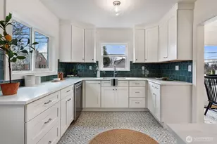 1902 NW 83rd St, Seattle, WA 98117 - Photo 9