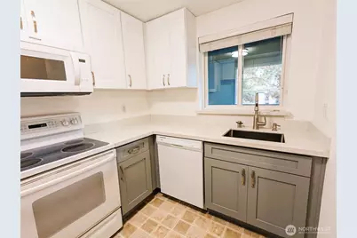 11107 NE 125th Lane #F321, Kirkland, WA 98034 - Photo 5