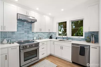 10421 41st Avenue SW #B, Seattle, WA 98146 - Photo 9