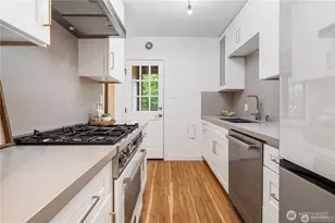 6026 35th Ave NE, Seattle, WA 98115 - Photo 9