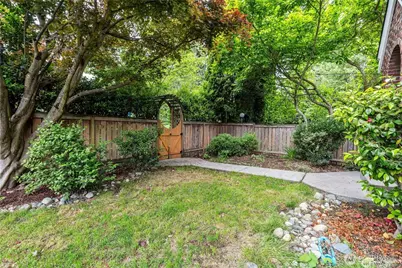 6026 35th Avenue NE, Seattle, WA 98115 - Photo 3
