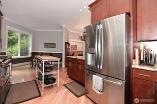 12117 Clearview Dr, Edmonds, WA 98026 - Photo 9