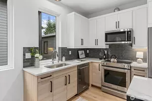 1255 NE 100th St, Seattle, WA 98125 - Photo 19