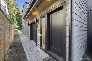 1255 NE 100th St, Seattle, WA 98125 - Photo 3