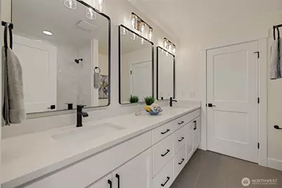 815 130th Avenue NE, Bellevue, WA 98005 - Photo 17