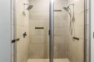 17 W Mercer St, Seattle, WA 98119 - Photo 15