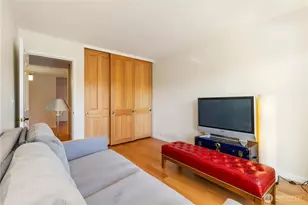 2565 Dexter Ave N, Seattle, WA 98109 - Photo 19