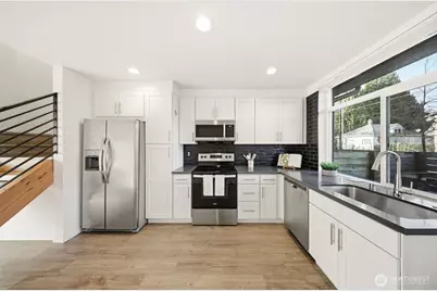 1055 S Cloverdale Street, Seattle, WA 98108 - Photo 5