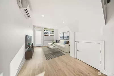 1055 S Cloverdale Street, Seattle, WA 98108 - Photo 11