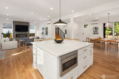 10419 41st Avenue SW, Seattle, WA 98146 - Photo 11