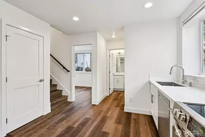 5259 Brooklyn Avenue NE, Seattle, WA 98105 - Photo 7