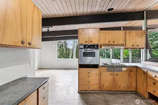 7832 NE 32nd St, Medina, WA 98039 - Photo 17