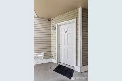 14714 Admiralty Way #B102, Lynnwood, WA 98087 - Photo 3